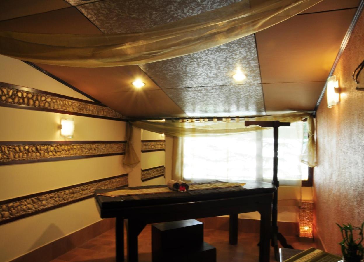 Madhuban Sarovar Portico Мусори Екстериор снимка